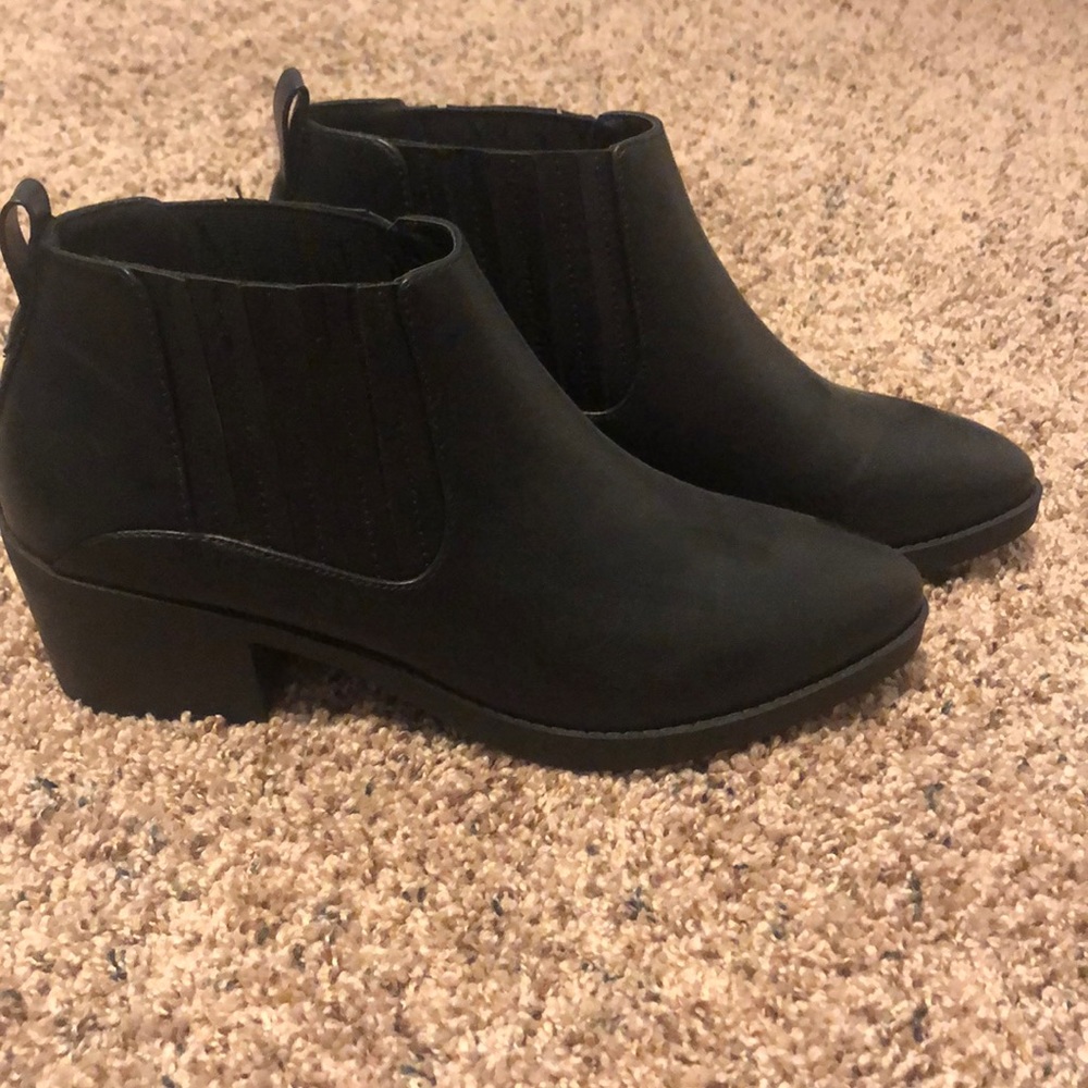 Super cute black ankle boots